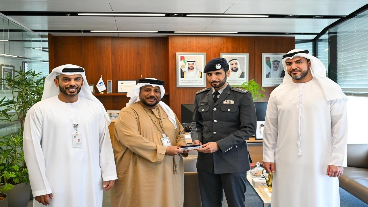 شرطة أبوظبي تنظم ورشة مرورية توعوية لموظفي شركة أدنوك البحرية